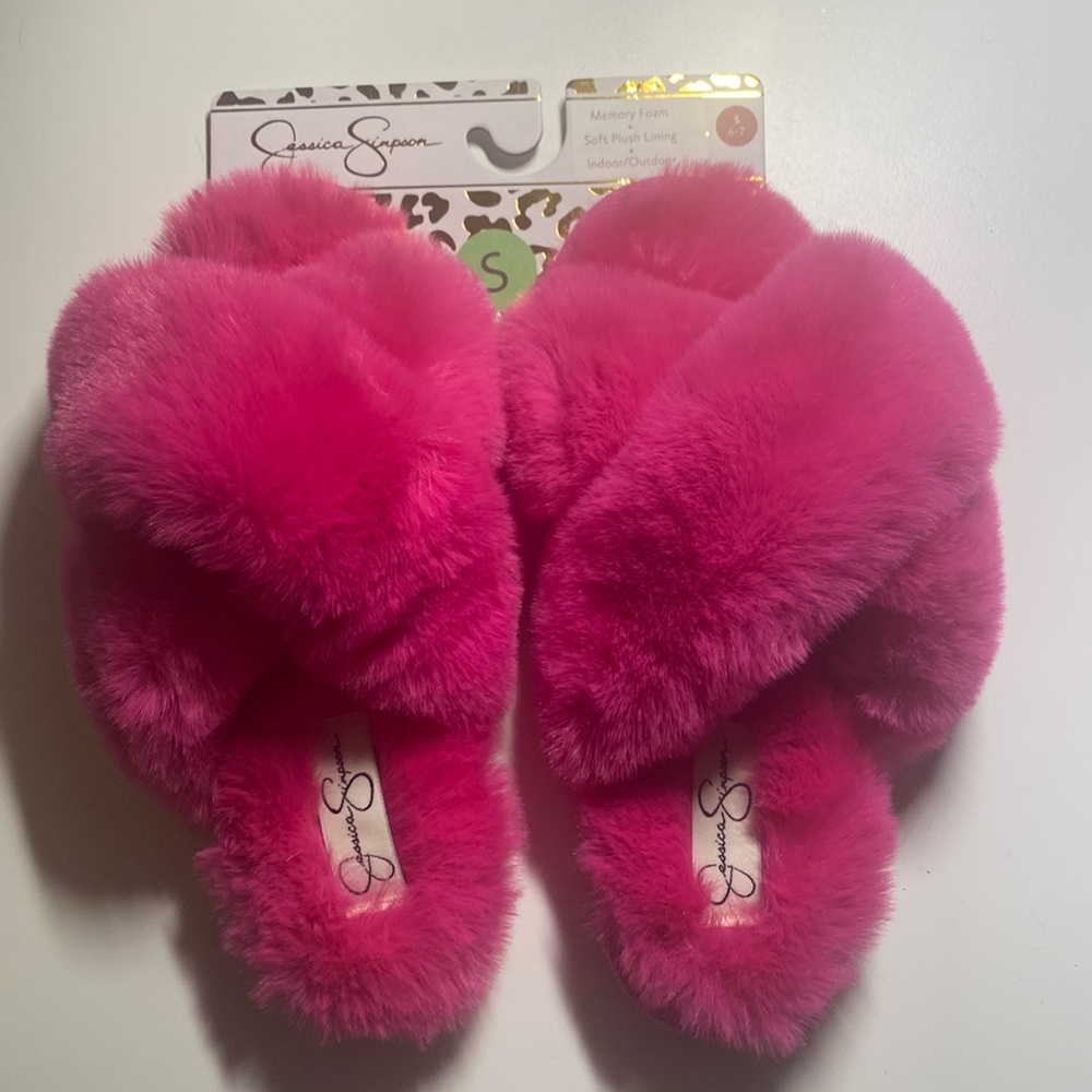 Jessica Simpson Pink Memory Foam Soft Plush Slippers.  New. Never worn.